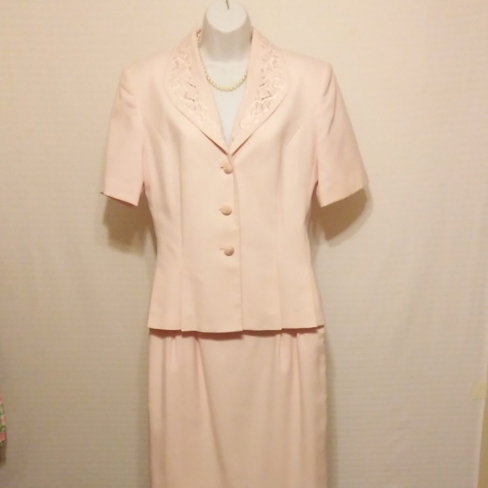 2/$20 CLOSET CLOSING PINK SUIT DETACHABLE COLLAR